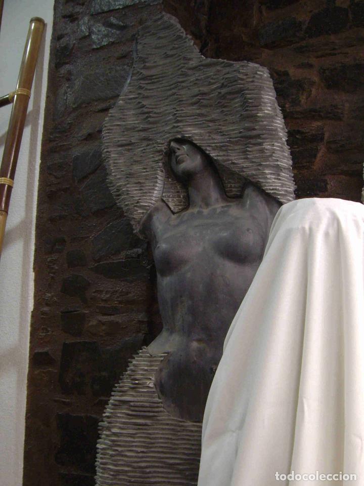 Antig&uuml;edades: ESTATUA MUJER CAMISETA - Foto 1
