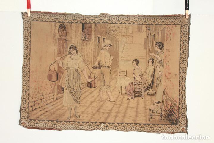 Antig&uuml;edades: TAPIZ MUJER CON CUBOS - Foto 1