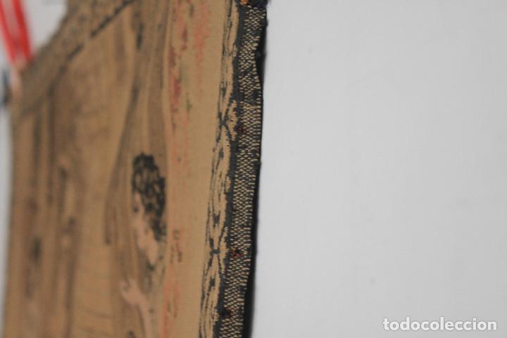 Antig&uuml;edades: TAPIZ MUJER CON CUBOS - Foto 9