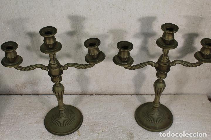 Antig&uuml;edades: PAREJA DE CANDELABROS de alpaca - Foto 3