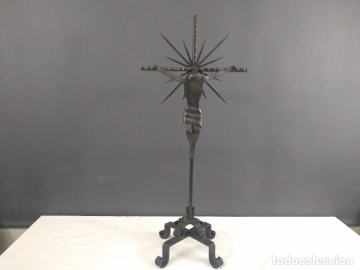Antig&uuml;edades: Crucifijo hierro forjado - Foto 1