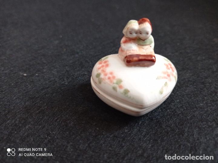 Antig&uuml;edades: MINI CAJA TIPO CORAZON EN PORCELNA- - Foto 1
