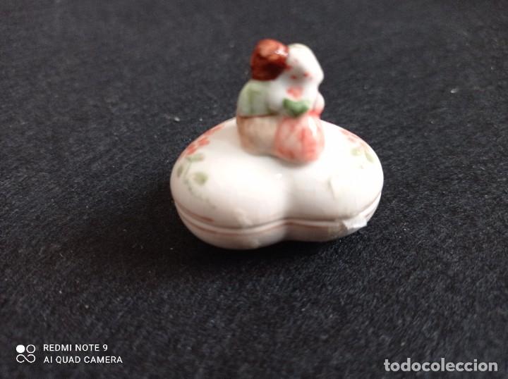 Antig&uuml;edades: MINI CAJA TIPO CORAZON EN PORCELNA- - Foto 2