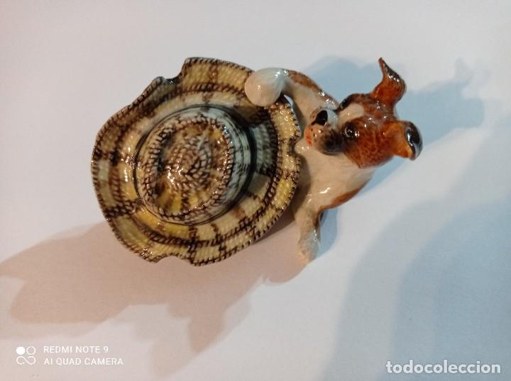 Antig&uuml;edades: PERRO TAPANDOSE CON SOMBRERO - Foto 1