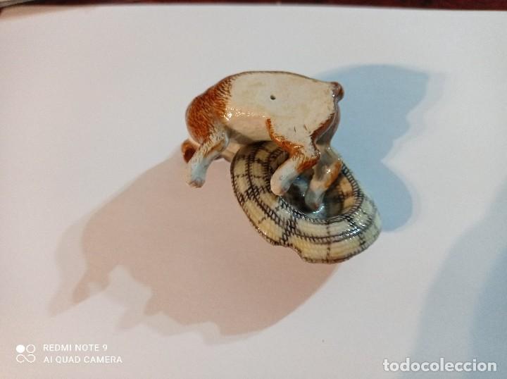 Antig&uuml;edades: PERRO TAPANDOSE CON SOMBRERO - Foto 3