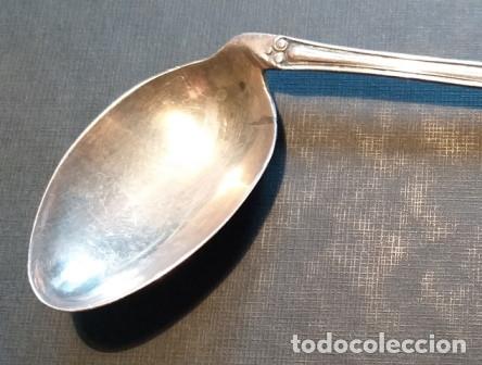Antiques: Cucharilla curvada en plata, h. 1900-1950