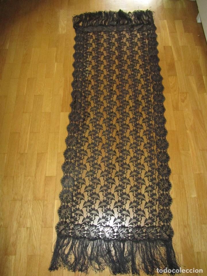 Antig&uuml;edades: Mantilla negra con flecos - Foto 3