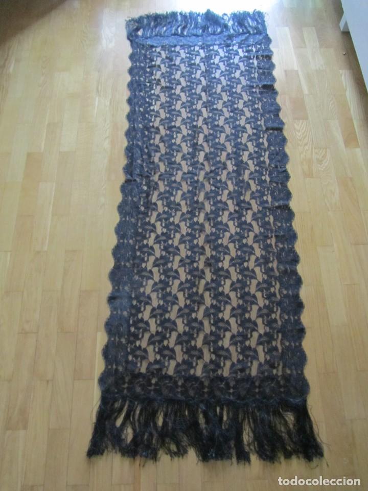Antig&uuml;edades: Mantilla negra con flecos - Foto 4