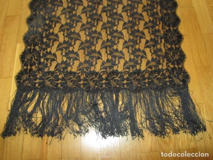 Antig&uuml;edades: Mantilla negra con flecos - Foto 5