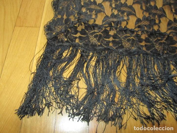 Antig&uuml;edades: Mantilla negra con flecos - Foto 6