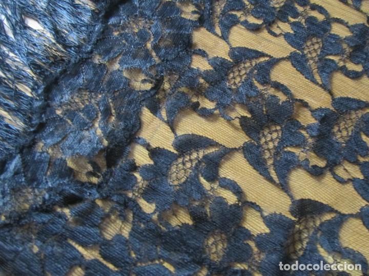 Antig&uuml;edades: Mantilla negra con flecos - Foto 10
