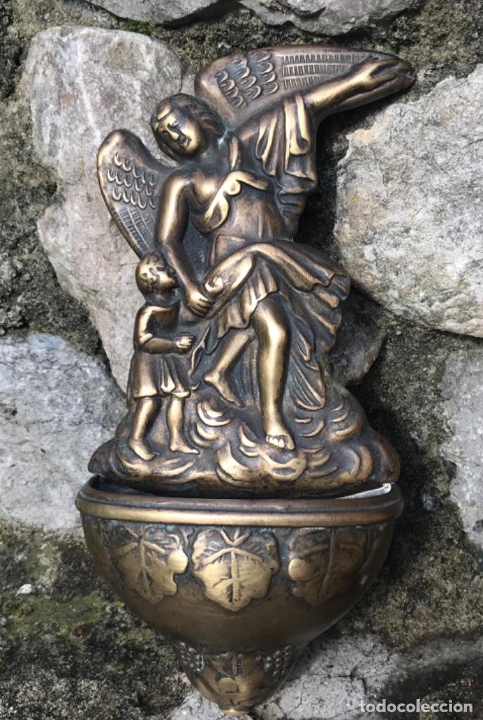Antig&uuml;edades: Antigua benditera de bronce - Foto 2
