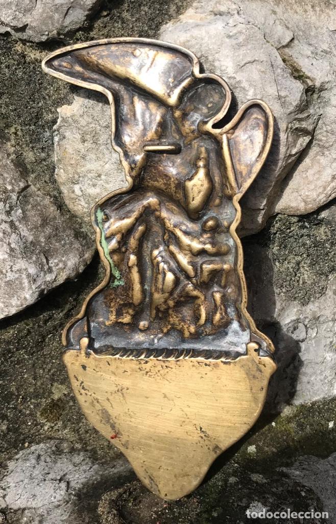 Antig&uuml;edades: Antigua benditera de bronce - Foto 3