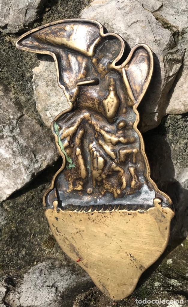 Antig&uuml;edades: Antigua benditera de bronce - Foto 4
