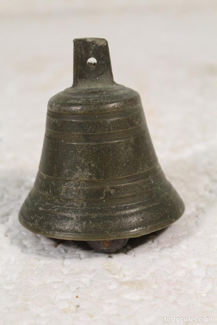 Antig&uuml;edades: campana de bronce con el numero 6 - Foto 4