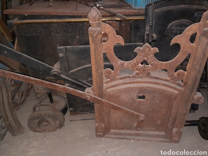 Antig&uuml;edades: Puerta de horno fundici&oacute;n - Foto 2