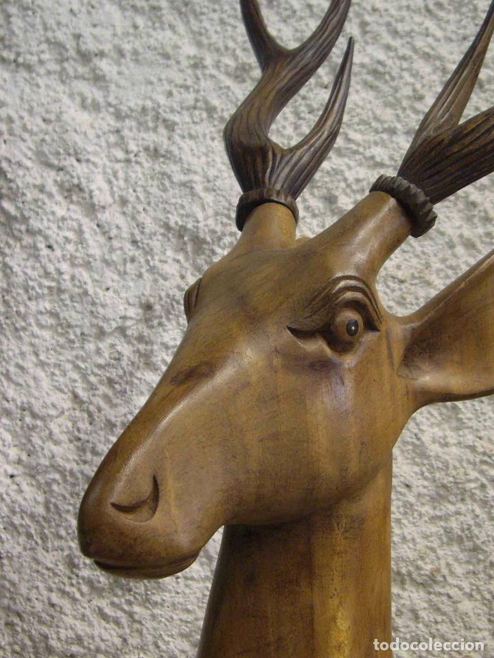 Antig&uuml;edades: PAREJA DE CIERVOS MADERA - Foto 3