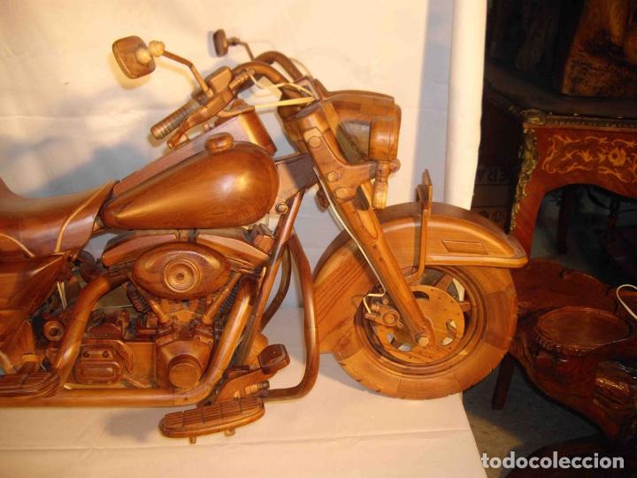 Antig&uuml;edades: FIGURA MADERA MOTO MALETAS - Foto 3