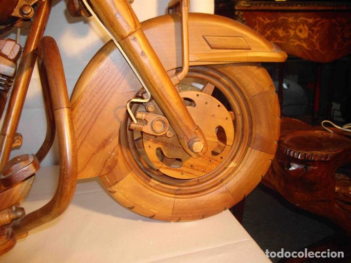 Antig&uuml;edades: FIGURA MADERA MOTO MALETAS - Foto 5