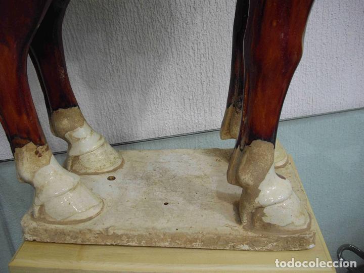 Antig&uuml;edades: CABALLO PORCELANA MARRON - Foto 3
