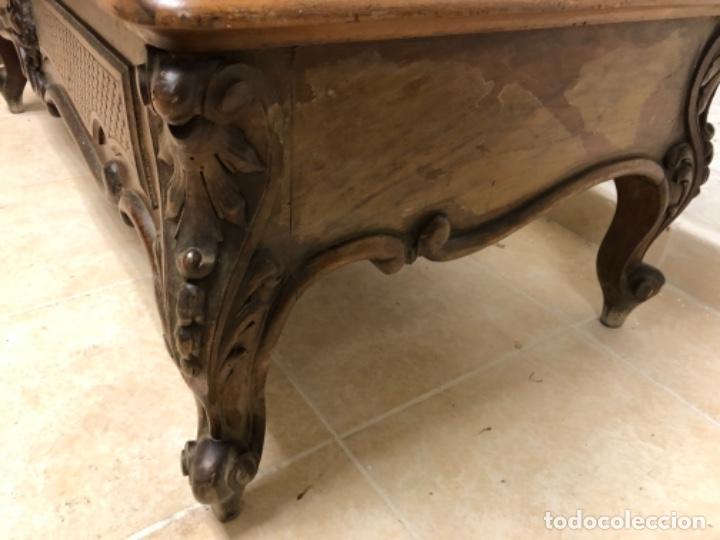 Antig&uuml;edades: Mesa de madera baja estilo Luis XV - Foto 4