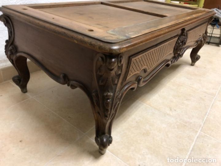 Antig&uuml;edades: Mesa de madera baja estilo Luis XV - Foto 6
