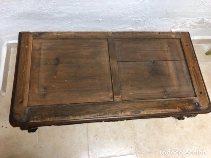 Antig&uuml;edades: Mesa de madera baja estilo Luis XV - Foto 10