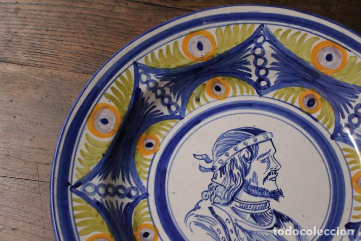 Antig&uuml;edades: plato de manises personaje - Foto 3