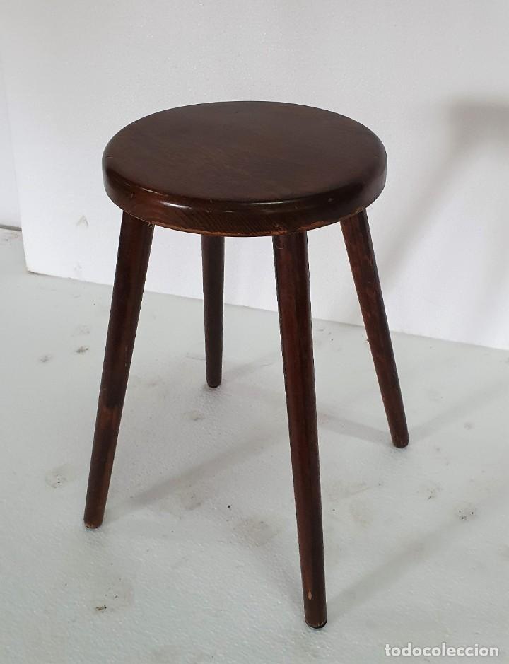 Antig&uuml;edades: TABURETE REDONDO DE MADERA - Foto 1