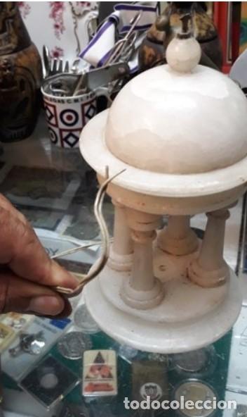 Antig&uuml;edades: LAMPARA ..CAPILLA MARMOL blanco con 4 COLUMNAS.. - Foto 5