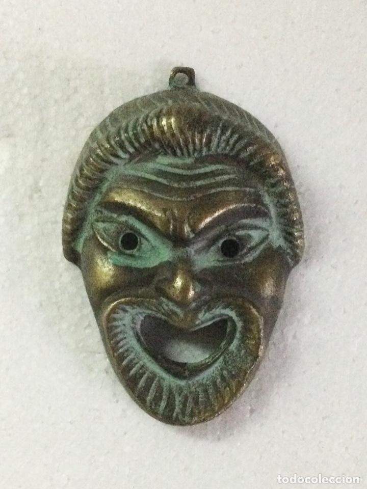 Antiquit&eacute;s: M&aacute;scara en bronce.