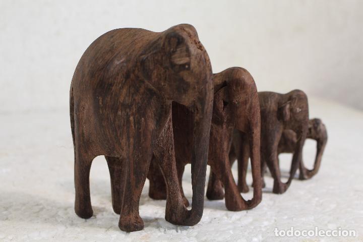 Antig&uuml;edades: manada de 4 elefantes de madera - Foto 4