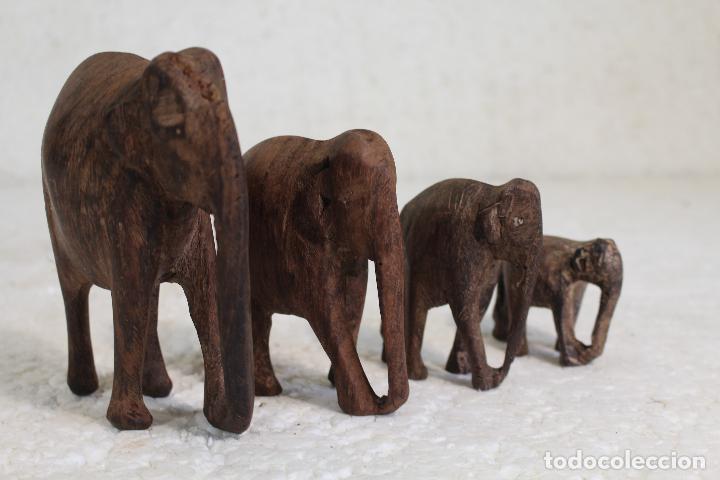 Antig&uuml;edades: manada de 4 elefantes de madera - Foto 6