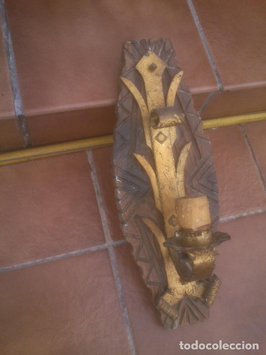 Antig&uuml;edades: PRECIOSO Y RUSTICO APLIQUE EN MADERA Y FORJA LUZ. - Foto 2