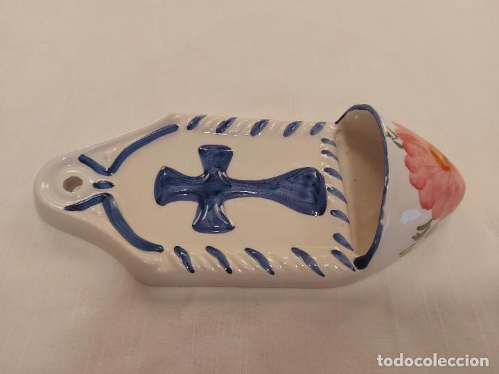 Antig&uuml;edades: Benditera. Cer&aacute;mica esmaltada. - Foto 2