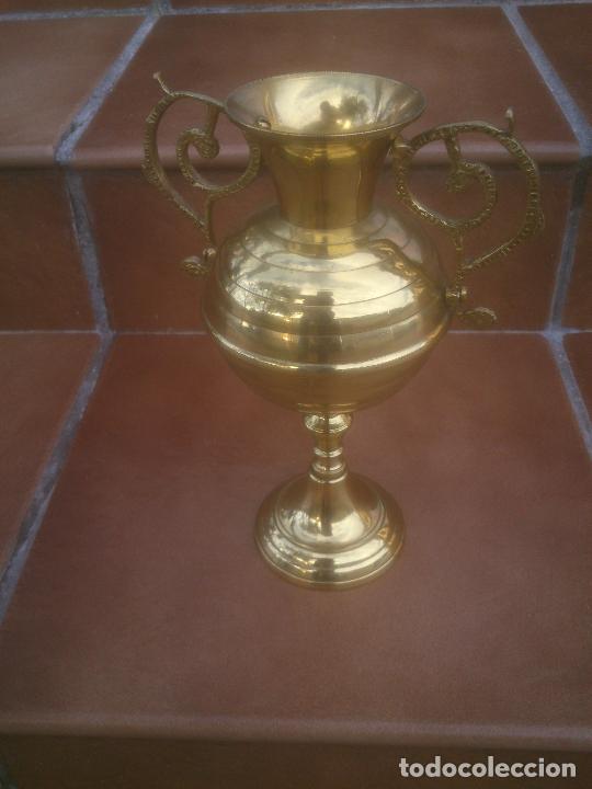 Antig&uuml;edades: ANTIGUO JARRON DE LATON. - Foto 3