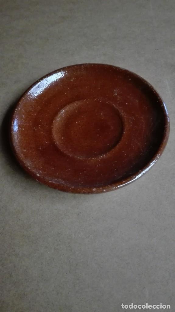 Antig&uuml;edades: Plato de barro cocido y vidriado - Foto 1