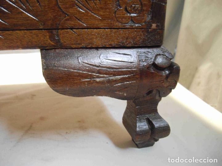 Antig&uuml;edades: ARCA TALLADA SE&Ntilde;ORES OSCURA - Foto 4