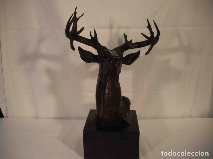 Antig&uuml;edades: FIGURA BRONCE CABEZA CIERVO - Foto 1