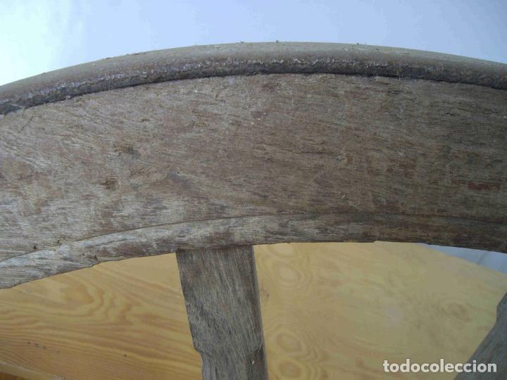 Antig&uuml;edades: RUEDA CARRO RADIOS MADERA - Foto 5