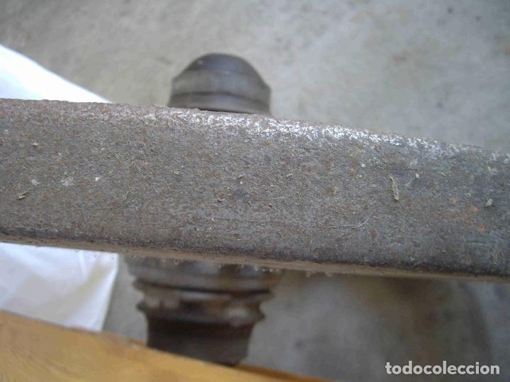 Antig&uuml;edades: RUEDA CARRO RADIOS MADERA - Foto 6
