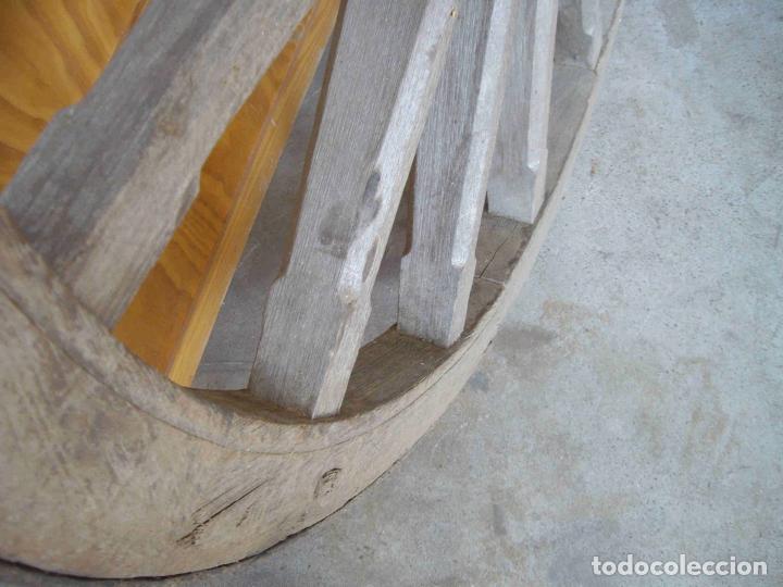 Antig&uuml;edades: RUEDA CARRO RADIOS MADERA - Foto 7