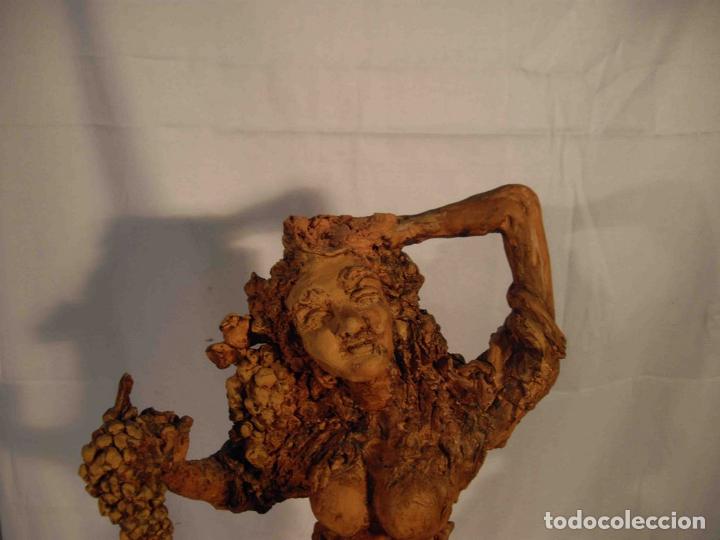Antig&uuml;edades: FIGURA TERRACOTA MUJER CON RACIMO - Foto 2