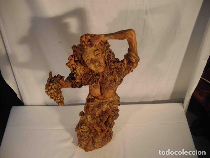 Antig&uuml;edades: FIGURA TERRACOTA MUJER CON RACIMO - Foto 6