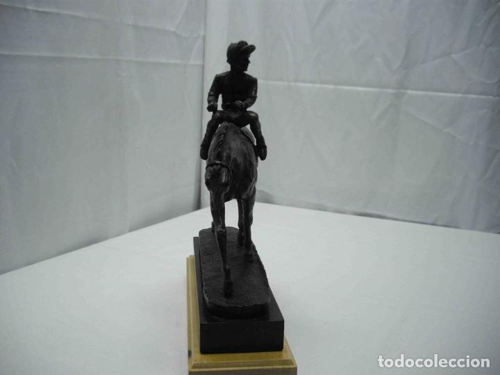 Antig&uuml;edades: FIGURA BRONCE JOKEY - Foto 2