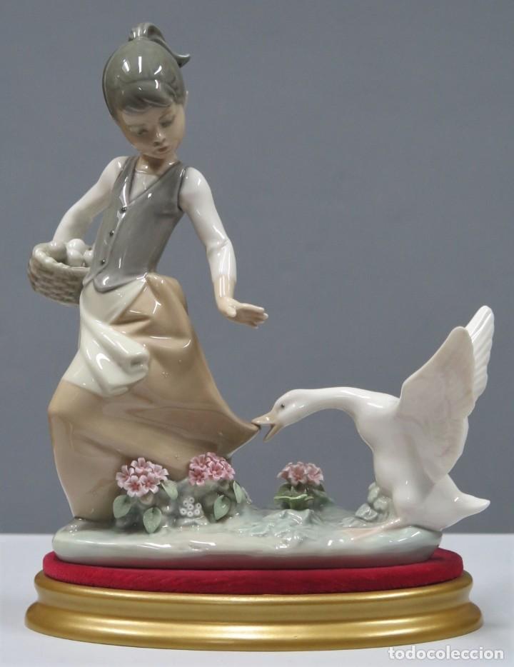 Antig&uuml;edades: FIGURA DE MUCHACHA CON PATO. LLADRO - Foto 1