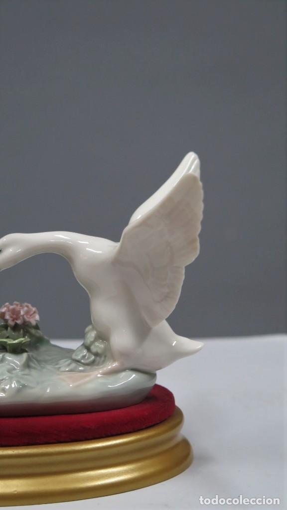 Antig&uuml;edades: FIGURA DE MUCHACHA CON PATO. LLADRO - Foto 4