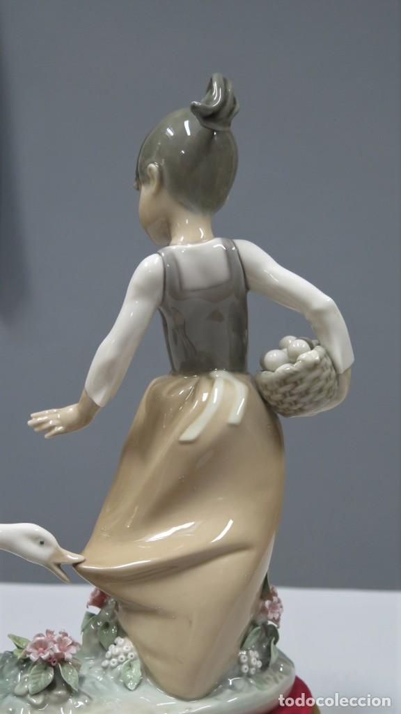 Antig&uuml;edades: FIGURA DE MUCHACHA CON PATO. LLADRO - Foto 6