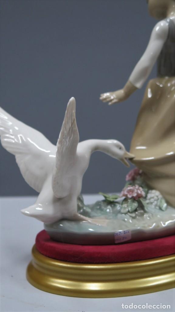 Antig&uuml;edades: FIGURA DE MUCHACHA CON PATO. LLADRO - Foto 7