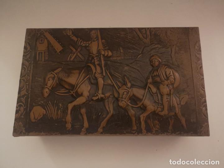 Antig&uuml;edades: Caja de cuero repujado - Foto 1